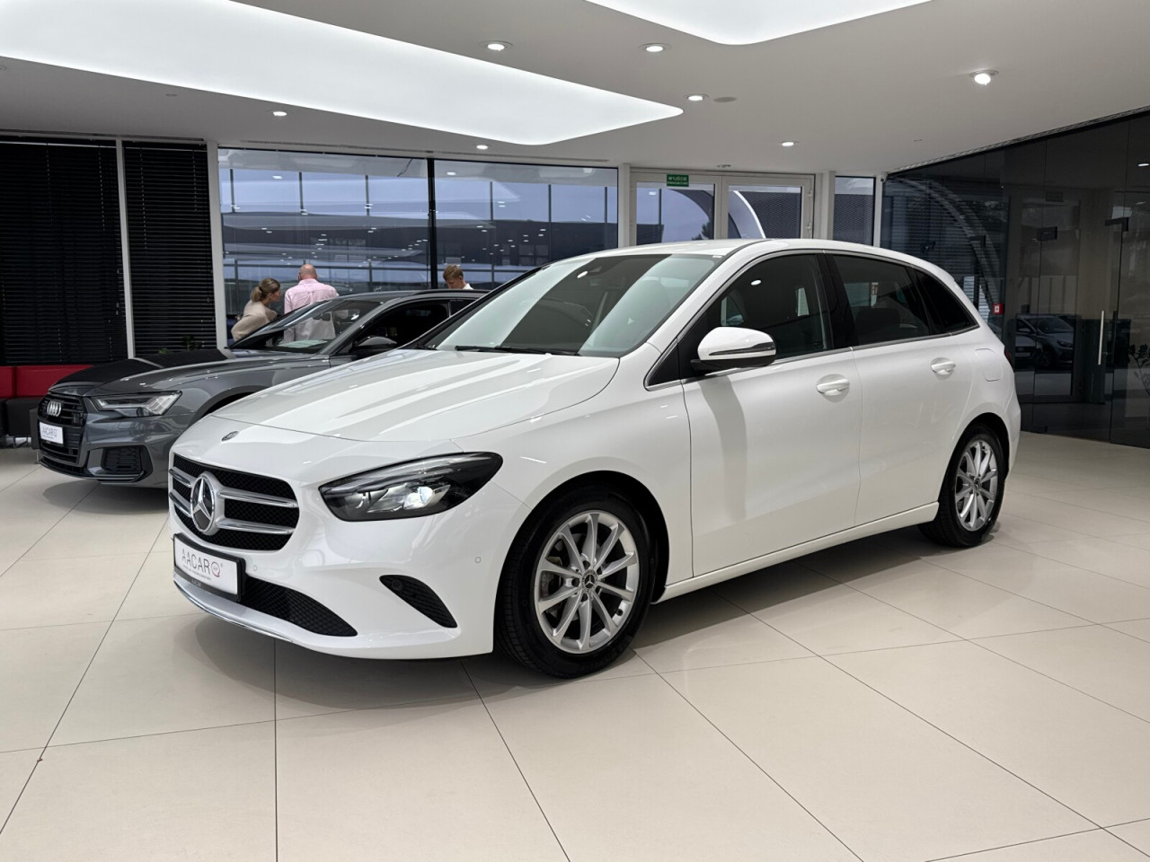 Mercedes-Benz B 180